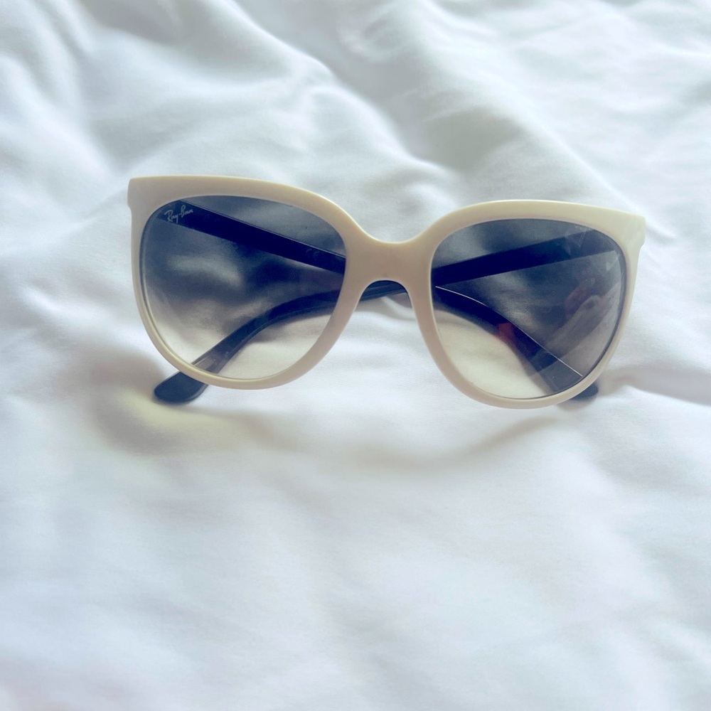 Vintage kinda lol RAYBAN SUNGLASSES